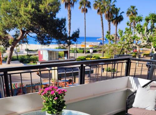SeaHomes Vacations - Seafront Mediterranean Ap & PKG