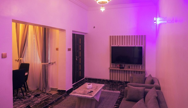 Seamless Shortlets - 1 BR. Fully Furnished and close to hotspots.