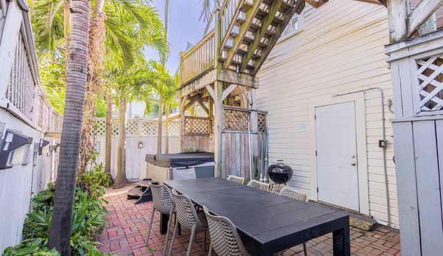 Seaport Suite - Steps from Duval Street