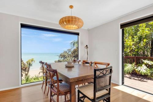 Seas The Day - Beachfront On Coopers