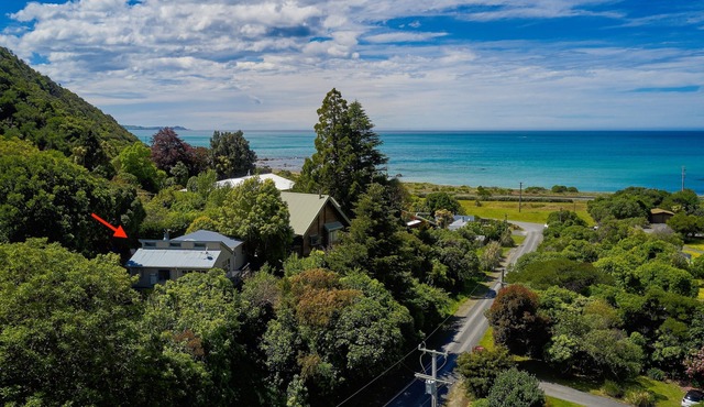 Seascape Retreat - Kaikoura Holiday Home