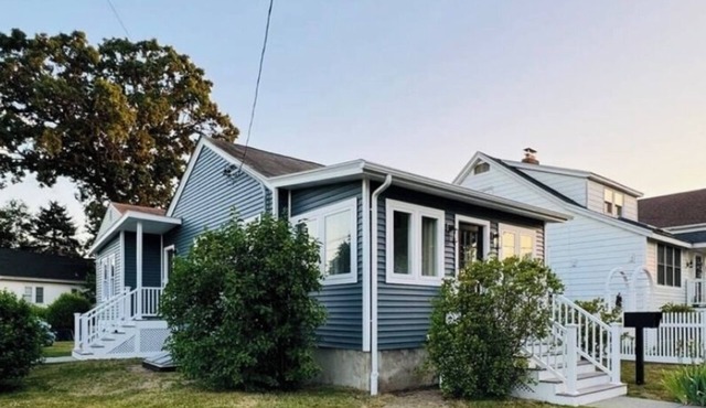 Seashell Bungalow - 3 Bed - Bath - Beach House