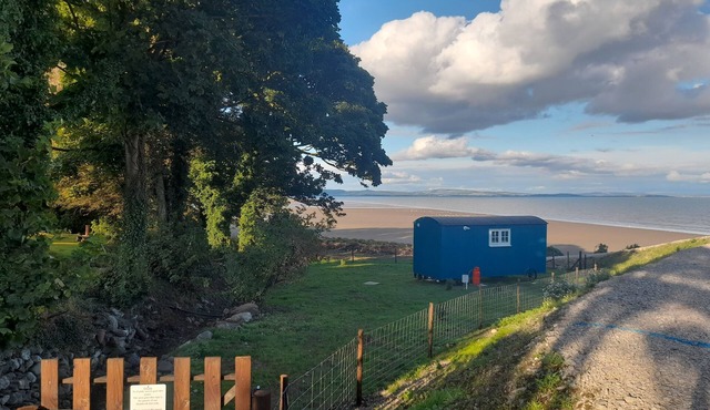 SEASHORE SHEPHERDS HUT @ MOAT FARM, with a garden in Ulverston