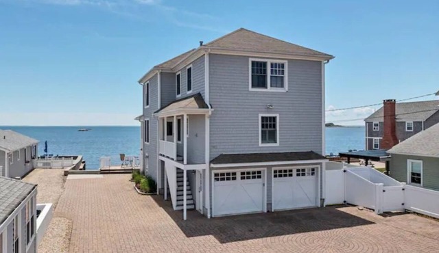 Seaside Beach Haven with a private beach!