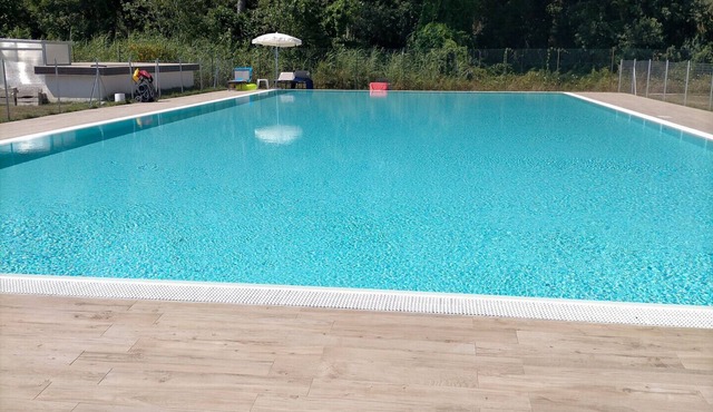 Seaside Flat with Swimming Pool and Private Parking