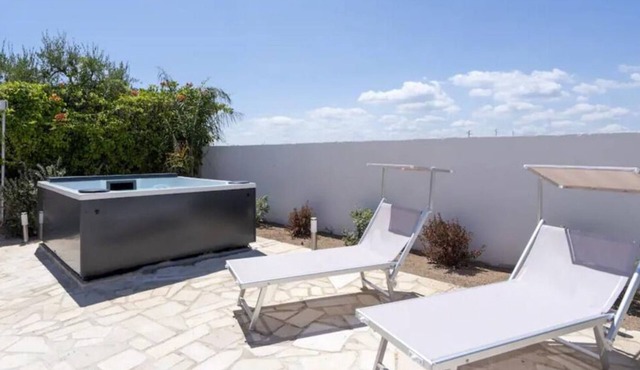 [Seaside House] Exclusive Villa with Jacuzzi - Ostuni - 200 meters from the sea