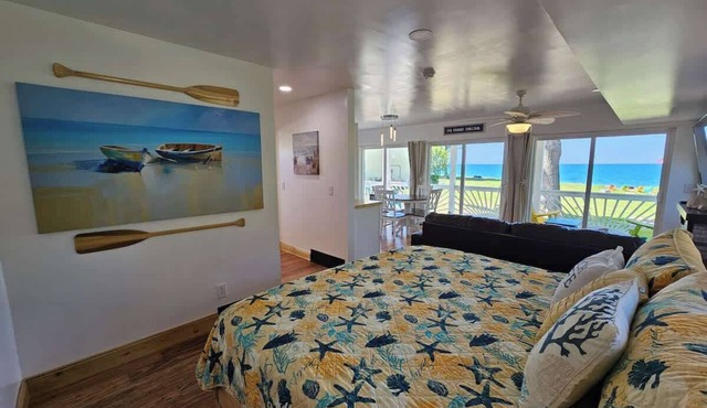 SeaSide Lake-Front Cottage