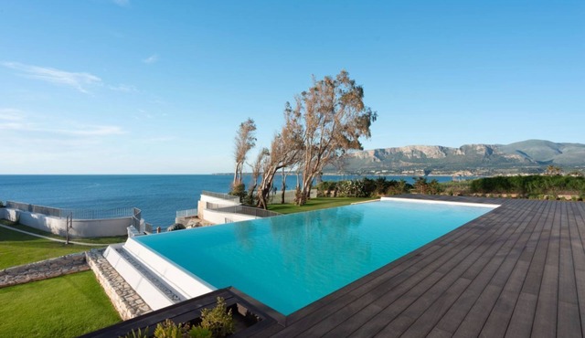 Seaside luxury with private pool, sauna and direct beach access
