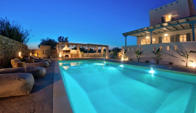 Seaside Naxos 3 Villas 2 Private Pools 11BDR/10 BATH Sleeps 28