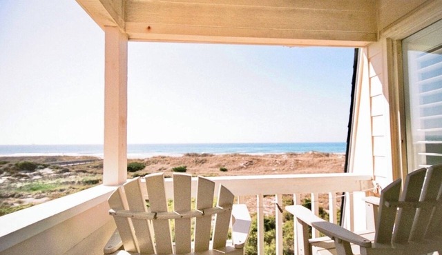 Seaside Retreat - oceanfront, pool sleeps 4, views, previous”Leg-a-Sea”