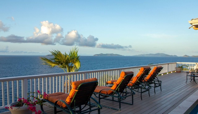 "Seaside Serenity at Moonlight Villa: Experience Spectacular Ocean Views!"