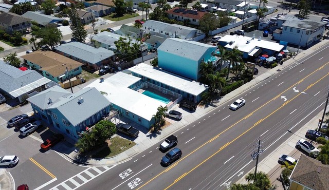 Seaside Studio- POOL & Steps to the Beach!