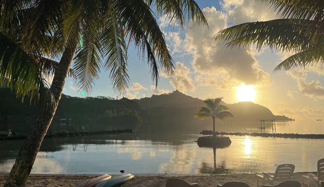 Seaside, sun & tranquility - Montrose Place-Huahine vacation home