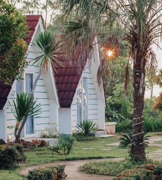 Seaside Villa & Muse Beach Resto