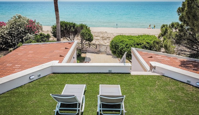 Seaside villa on the beautiful Solanas beach