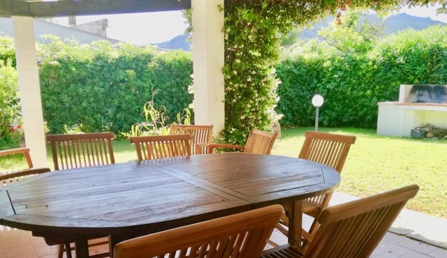 Seaside villa with large private garden