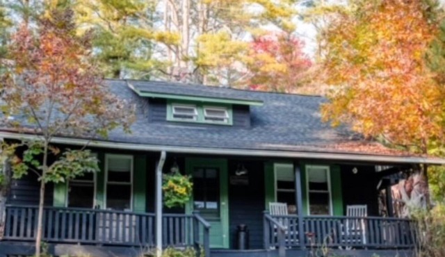 Seasonal Retreat- 60 day minimum-Sticks and Stones "Cottage on the Brook"
