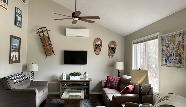 Seasons at Attitash Townhouse - Sleeps 10, 2Bedroom, 2 Bath, Family Friendly!