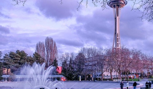 Seattle Highlights Private Tour: Time Travel Exploration Game