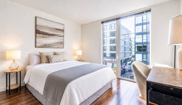 Seattle`s modern and stylish Penthouse Apartment- Wifi, Pet Friendly, Rooftop