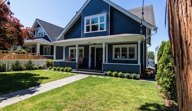 Seattle Vacation Home: Queen Anne - 6 bedroom, sleeps 17!