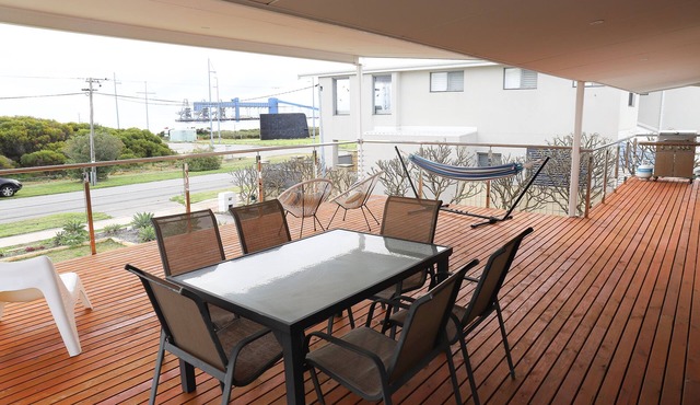 SeaValor Skyfall - Absolute Beachfront Family Friendly