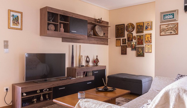 SeaView apt in Varkiza steps to Beach with Parking