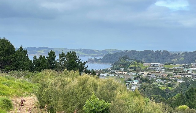 Seaview Bach - 5 mins drive from Goat Island!