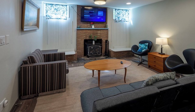 Seaview Hideaway 2BR Near Alki Beach & Stadiums