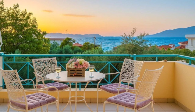 Seaview Terrace Haven-Perfect Location By The Sea