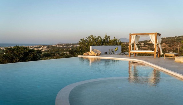 Seaview Villa w/Private Pool, BBQ 1,5km from beach
