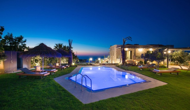 Seaview Villa with Private Heated Seaview Pool & Hammam 800m from beach & shops