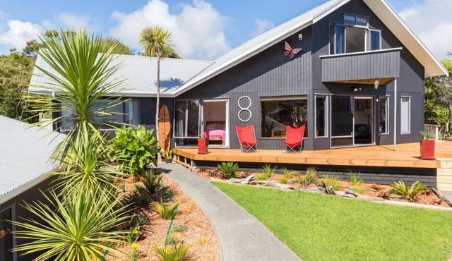 Seaviews, 3 minute stroll to beach