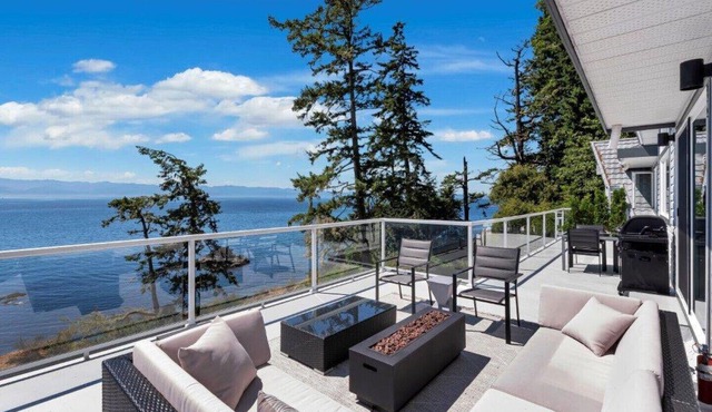 Seawood Oceanfront Suite: 2-Bed with Private Beach!