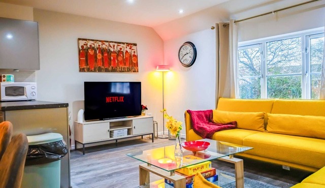 Secluded 2-Bed Detached Home with Free Parking