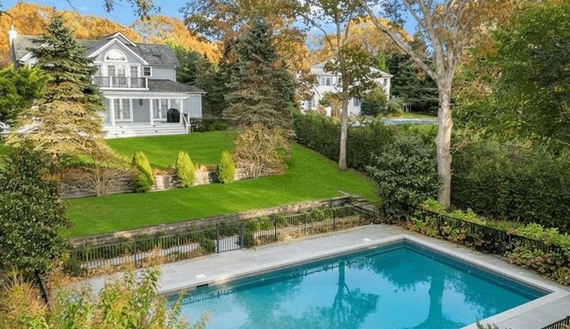 Secluded and Spacious Southampton Home, Close to Shinnecock Hills, Private.