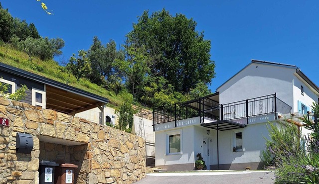 Secluded Authentic Apartment with Terrace - Studio Apartment with Terrace
