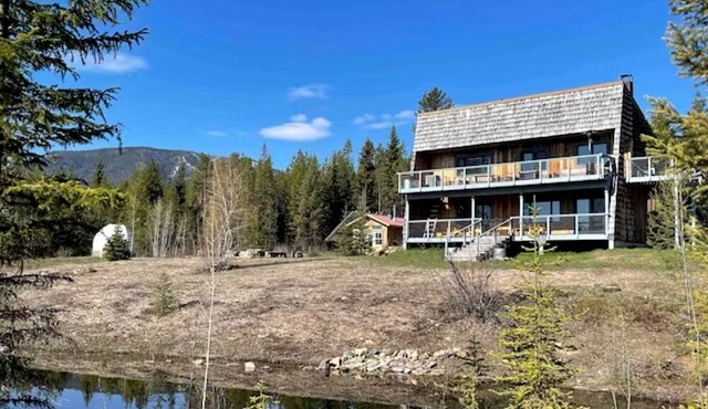 Secluded Cabin in Polebridge, Montana, with Fantastic Views of Glacier National Park - Dream Glamping Experience