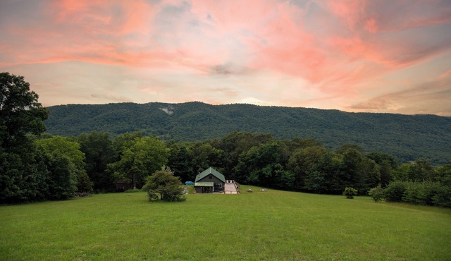 Secluded cabin on 20acres boarding the George Washington National Park