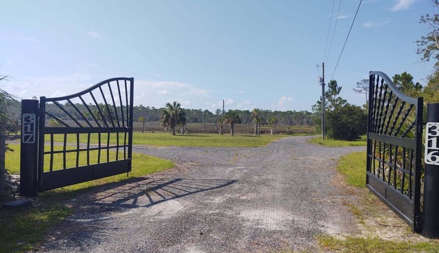 Secluded campsite with plenty of parking perfect for outdoor fun in Steinhatchee
