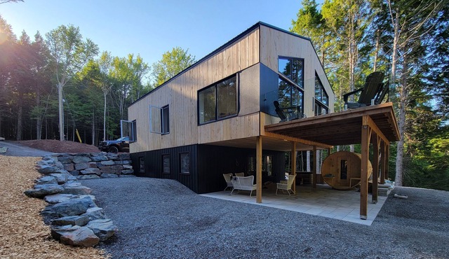 Secluded Chalet with hot tub, sauna, and cold plunge