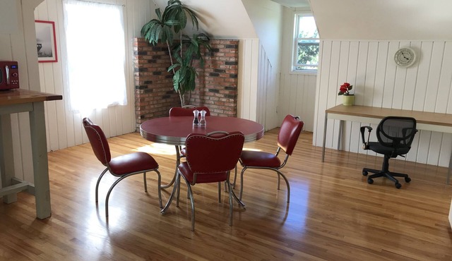 Secluded, Charming and Unique! Spacious Apartment EXCELLENT Central Location