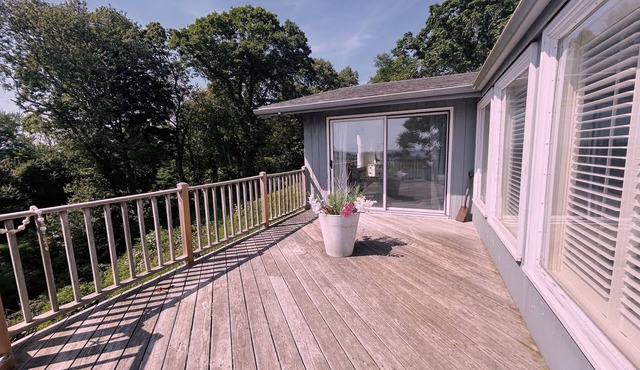 Secluded Cliffside Escape with expansive golf/L I Sound Views– Pet Friendly !