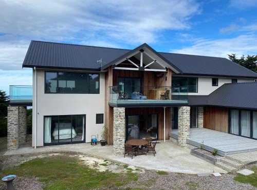 Secluded coastal comfort