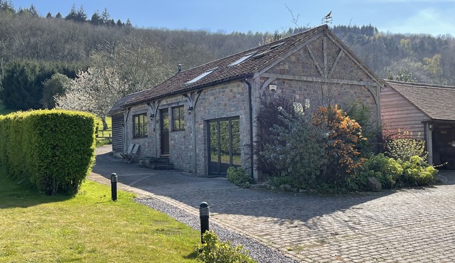 Secluded converted Barn nestled on the North slopes of the Mendips.