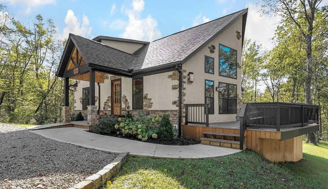 Secluded Cottage in Rustic Hocking Hills,Hot tub, Firepit, Gameroom, Golden tee.