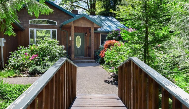 Secluded Creekside Home with Hot Tub and Fire Pit