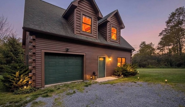 Secluded Deep Creek Lake with Spa near WISP Ski
