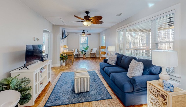 Secluded dog-friendly home with deck, large lawn, streaming, washer/dryer, & AC