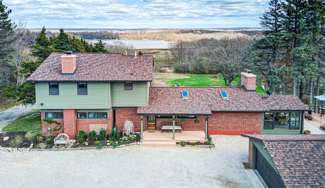 Secluded Fox Lake Paradise: 15 Acres, Hot Tub, Game Room, Trails. Sleeps 13